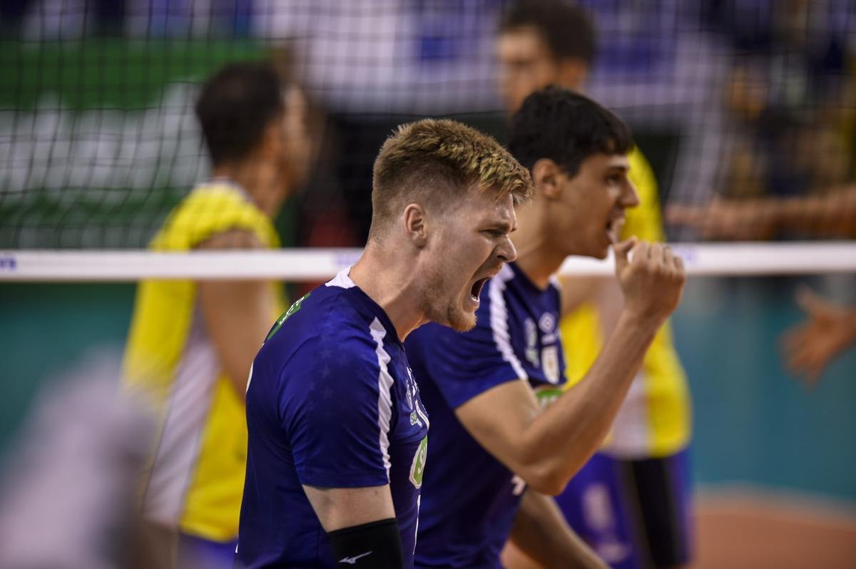Cruzeiro e UPCN Bolvar Voley fizeram a final do Campeonato Sul-Americano de Clubes de Vlei, no Ginsio do Riacho, em Contagem