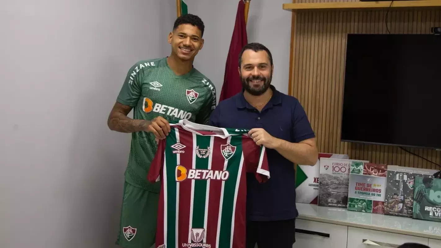 Fluminense contratou o atacante Marrony