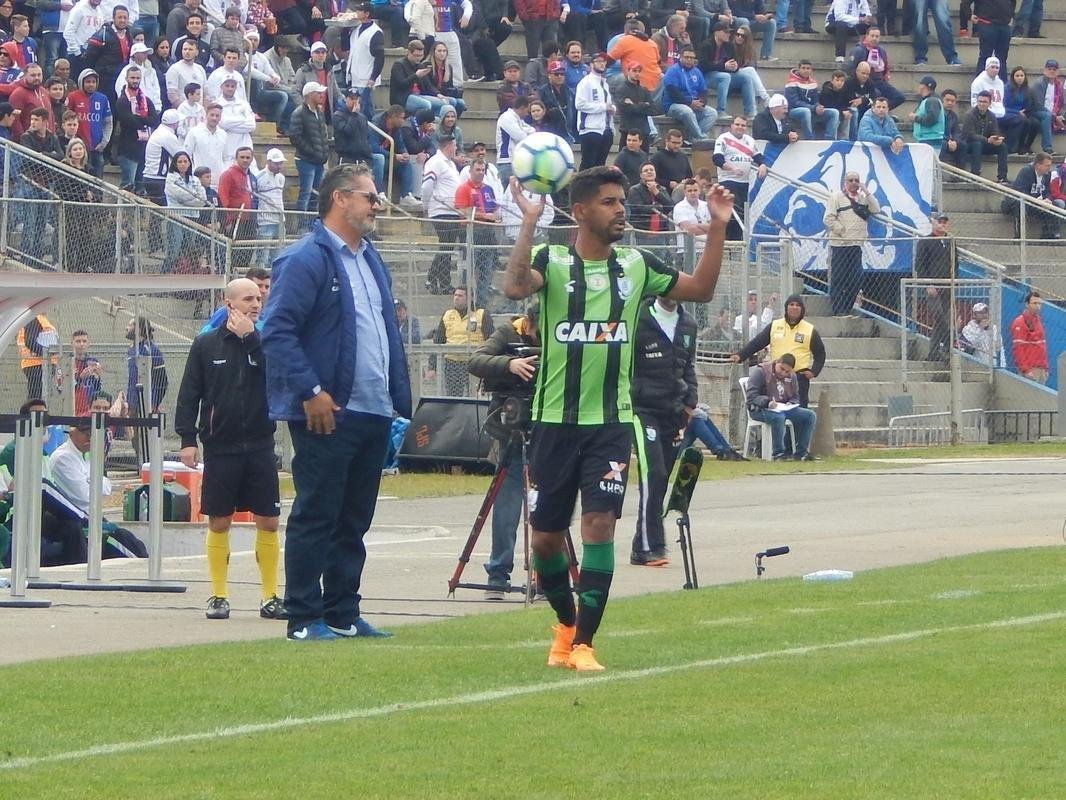 Amrica perde para o Paran Clube, em Curitiba: veja imagens da partida no Durival de Britto