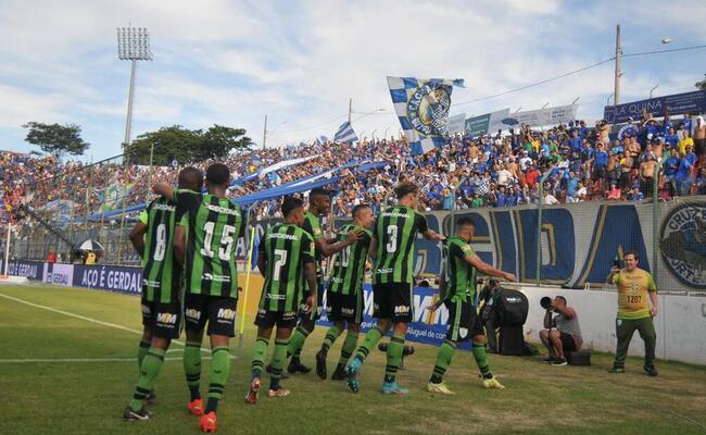 Alosio abriu o placar para o Coelho diante da Raposa na Arena do Jacar
