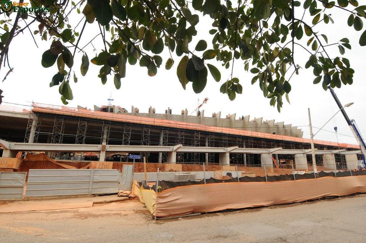 22/06/2012 - Montagem da nova esplanada do Mineiro em fase avanada.