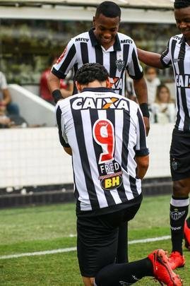 O Santos venceu o Atlético por 3 a 1 neste sábado, em jogo da 32ª rodada do Campeonato Brasileiro