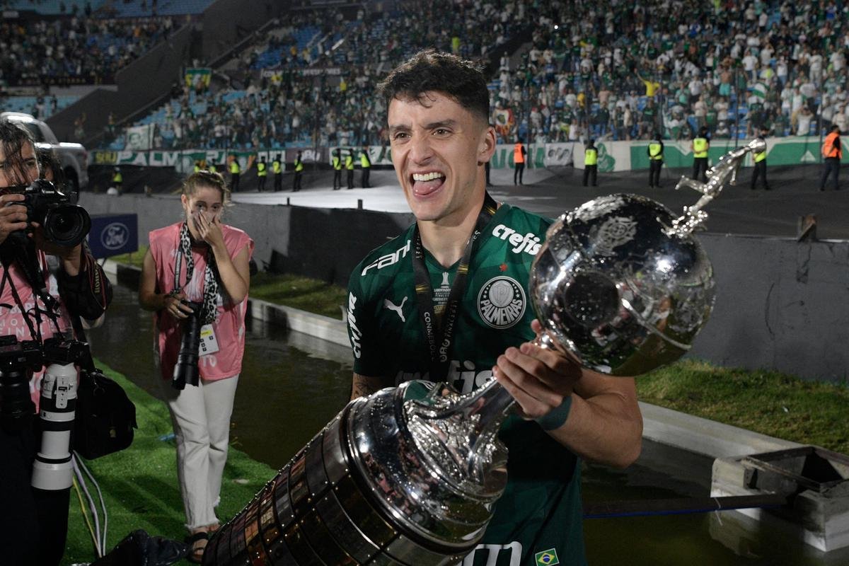 Fotos: festa dos jogadores do Palmeiras com a taa da Libertadores