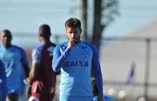 Fotos do treinamento do Cruzeiro desta tera-feira, na Toca II (Alexandre Guzanshe/EM D.A Press)