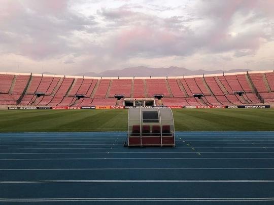 Na vspera de jogo contra a Universidad de Chile, pela Copa Libertadores, elenco do Cruzeiro fez reconhecimento de gramado do Estdio Nacional, em Santiago (Lauro Lopes/TV Alterosa)