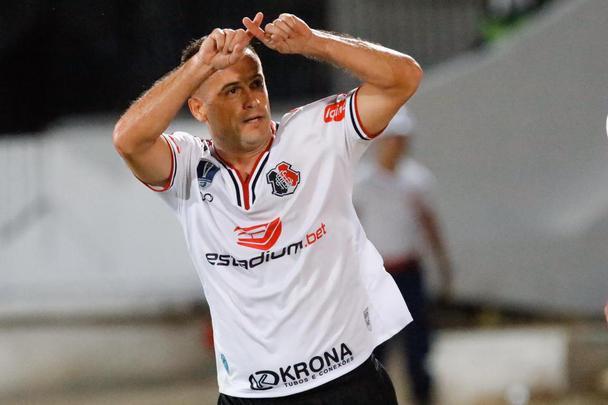 Santa Cruz e Petrolina em jogo válido pela primeira rodada do Campeonato Pernambucano