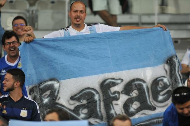 Torcedores na partida entre Argentina e Paraguai, no Mineiro, pela Copa Amrica