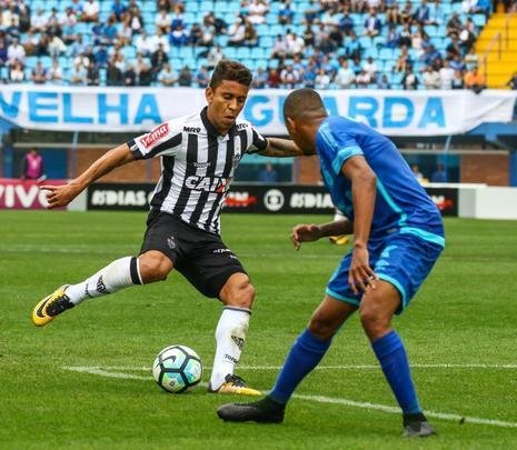 Imagens do empate entre Avaí e Atlético, na Ressacada