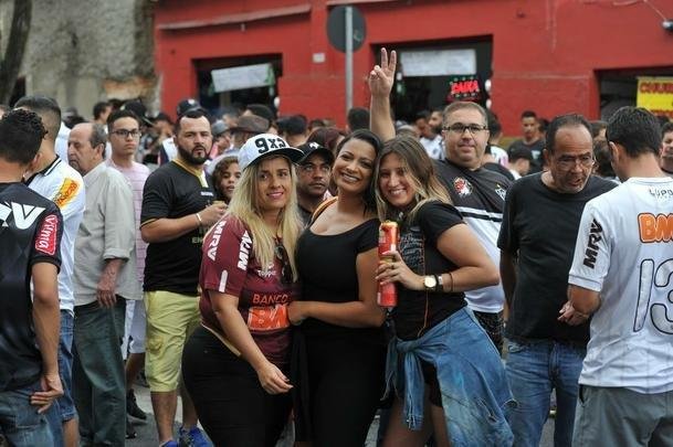 Imagens da torcida do Atltico no clssico contra o Cruzeiro, no Independncia, pelo Campeonato Brasileiro