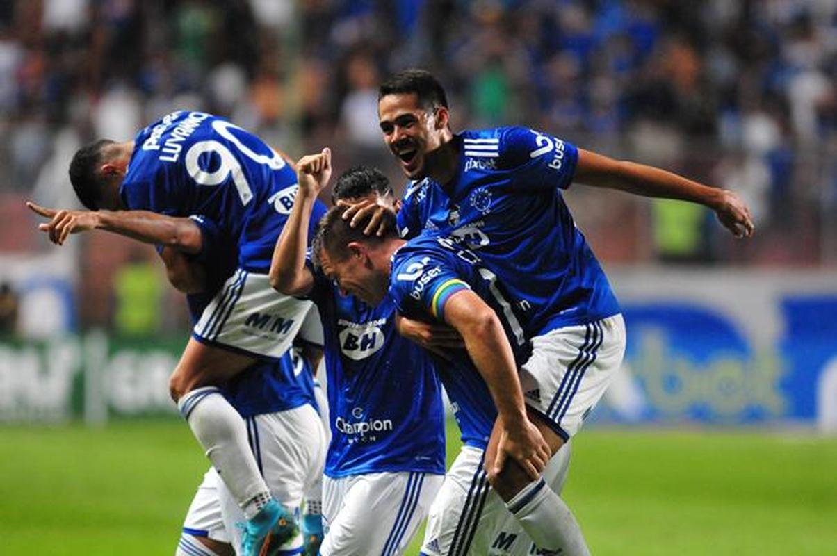 O Cruzeiro goleou o Nutico por 4 a 0 no Independncia, em Belo Horizonte, na 26 rodada da Srie B
