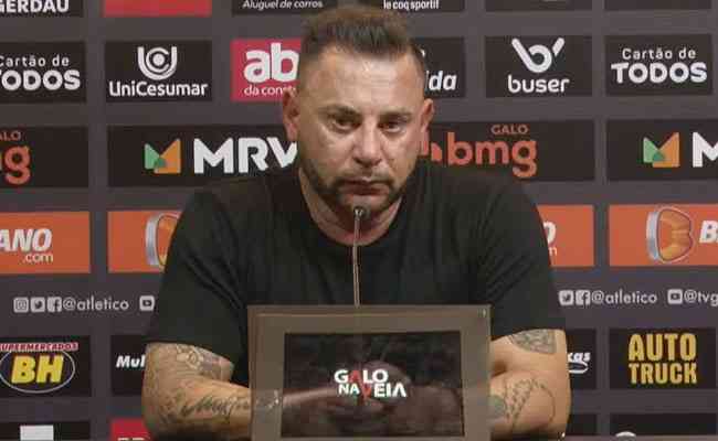 Turco elogiou atuação do Atlético diante do Flamengo e destacou melhora no aspecto individual