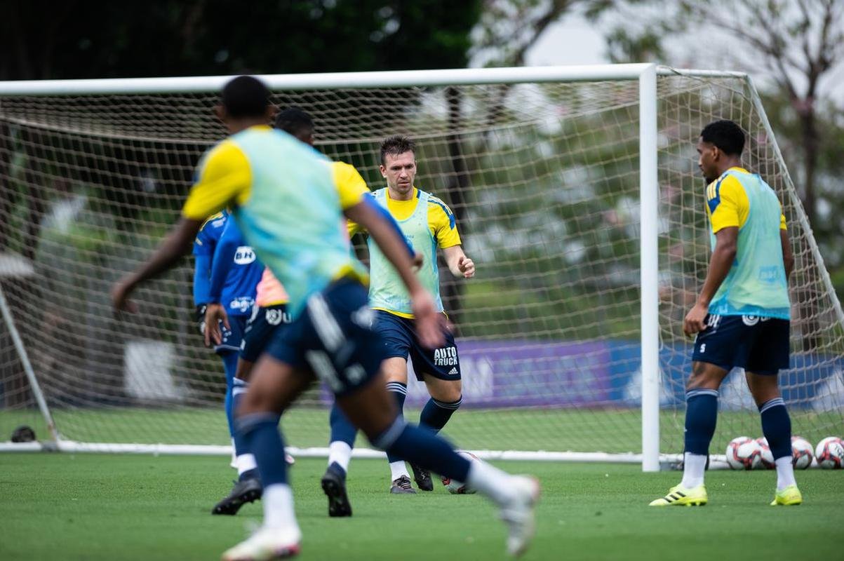 Fotos do treino do Cruzeiro desta segunda-feira (18/10)