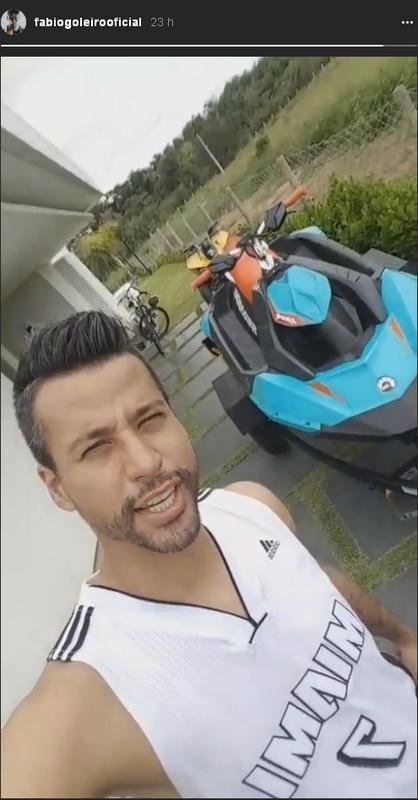 Jogadores do Cruzeiro no carnaval 2018; Fbio aproveitou folga para andar de jet ski 