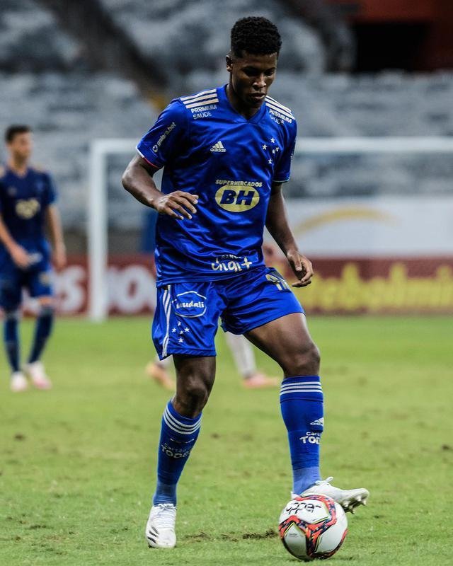 42 - Geovane Jesus (lateral-direito)
