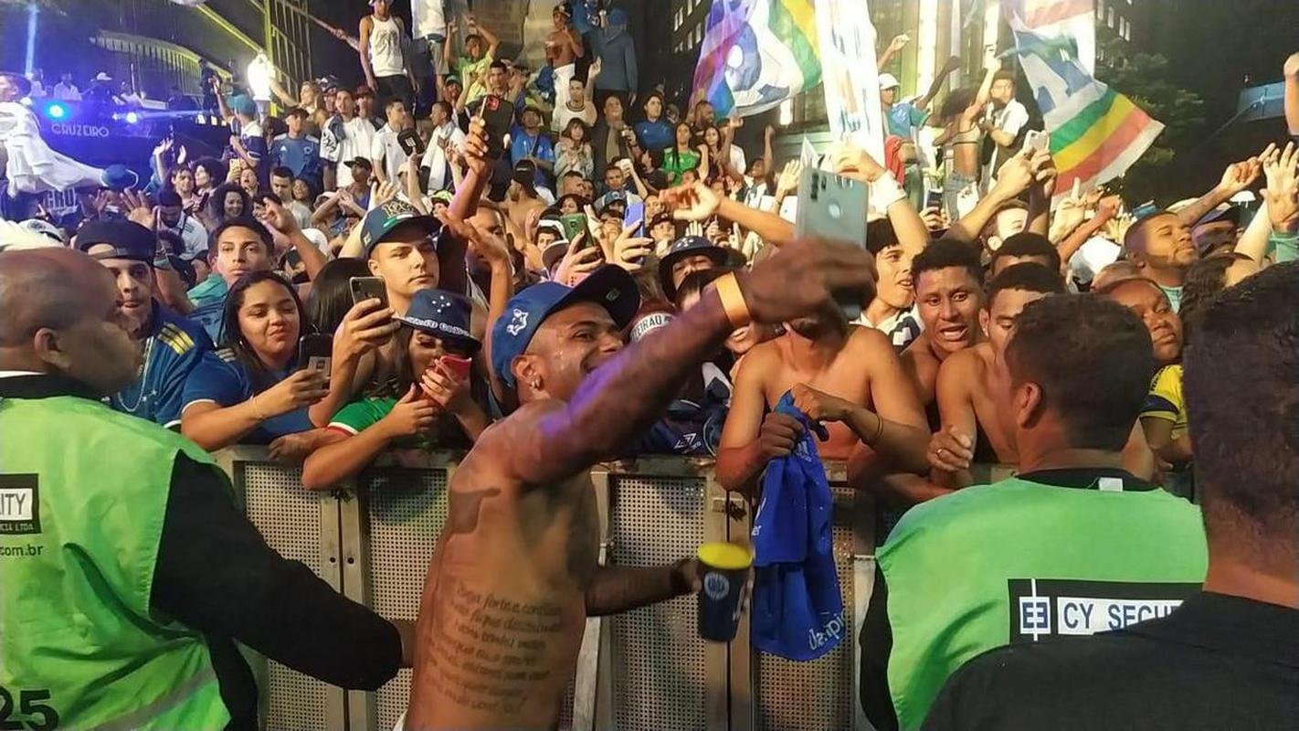 Festa do Cruzeiro na Praa 7 de Setembro, em Belo Horizonte, em comemorao ao acesso  Srie A do Campeonato Brasileiro de 2023