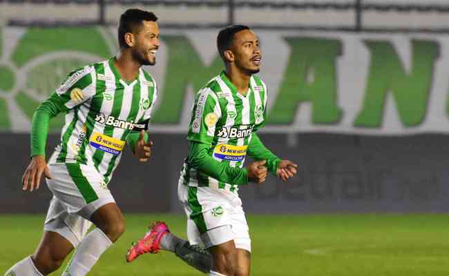 Atacantes Paulinho Boia e Matheus Peixoto marcaram os gols da tranquila vitria dos anfitries