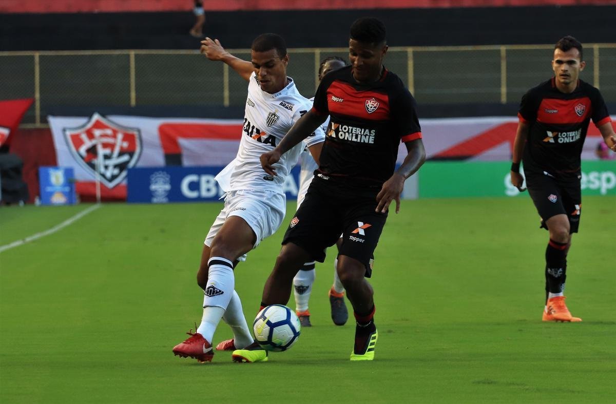 Vitória derrotou Atlético por 1 a 0, no Barradão, com gol de Léo Ceará