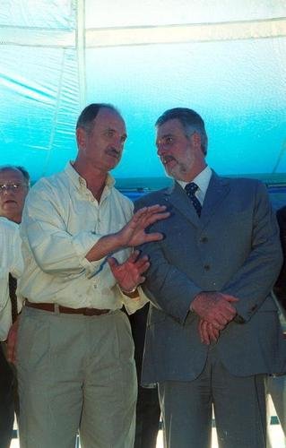 Inauguração da Toca da Raposa II em 9 de março de 2002. Na ocasião, presidente do Cruzeiro, Zezé Perrella, recebeu figuras ilustres, como o técnico da Seleção Brasileira, Luiz Felipe Scolari, e outras autoridades públicas municipais, estaduais e federais