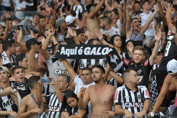 Fotos da torcida do Atltico durante o clssico contra o Cruzeiro