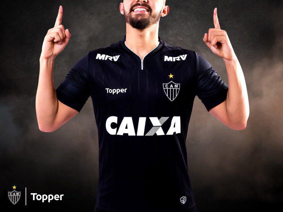 Em 2017, a Topper fez uma camisa toda preta para o Atlético