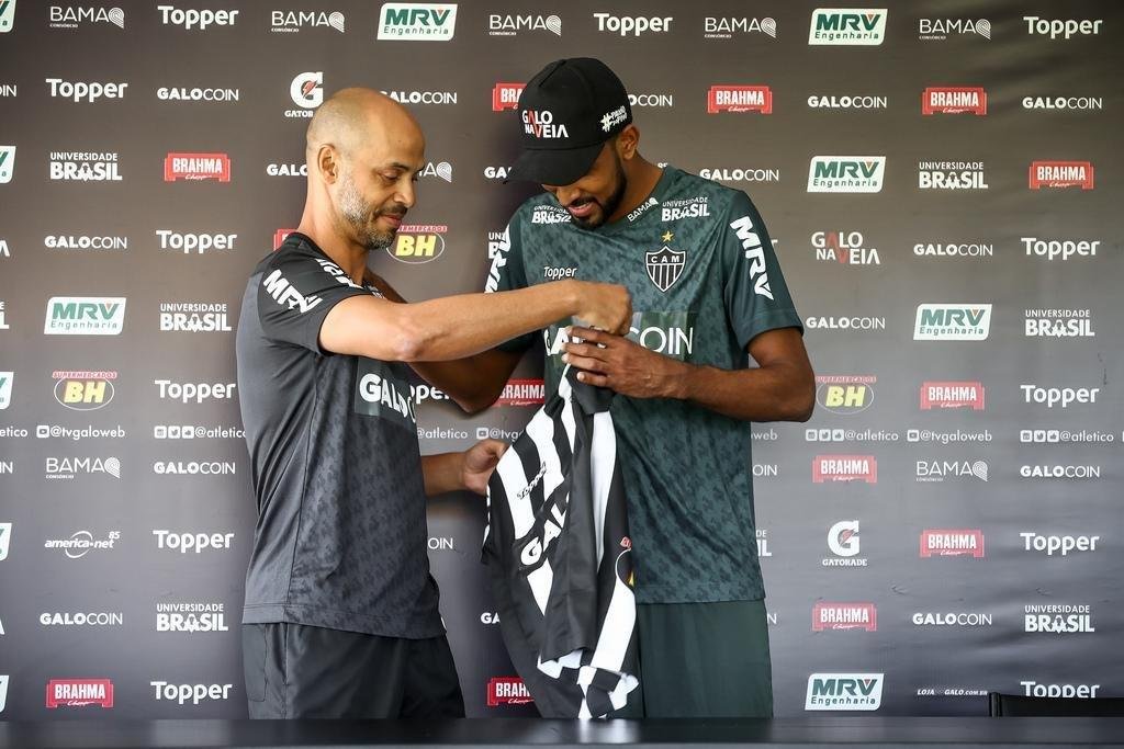 Imagens da apresentao de Maicon Bolt no Atltico