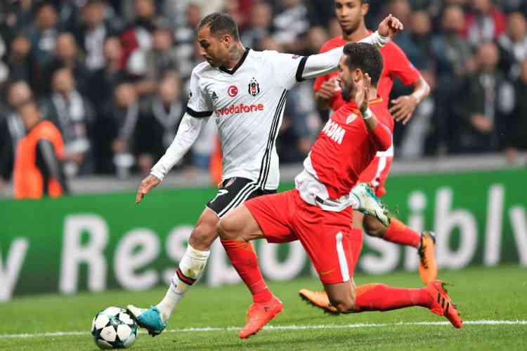 Besiktas negoceia jogadores do Liverpool e Arsenal