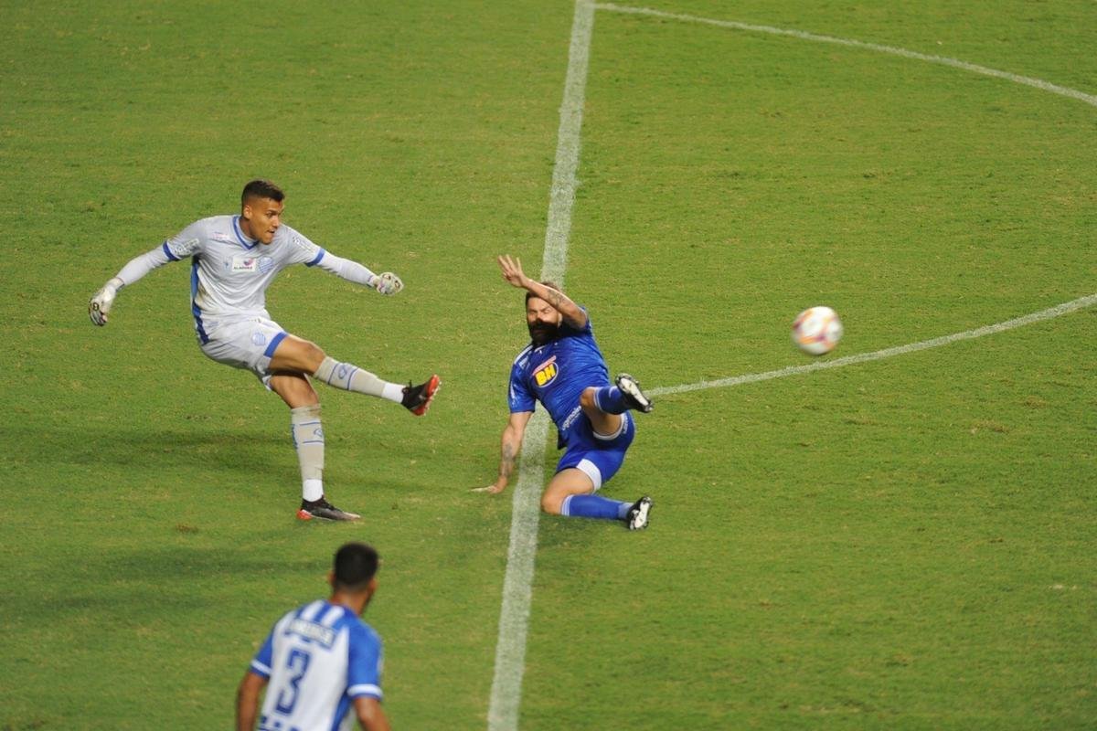 Imagens do jogo entre Cruzeiro e CSA, nesta tera-feira (15/12), no Independncia, pela 29 rodada da Srie B
