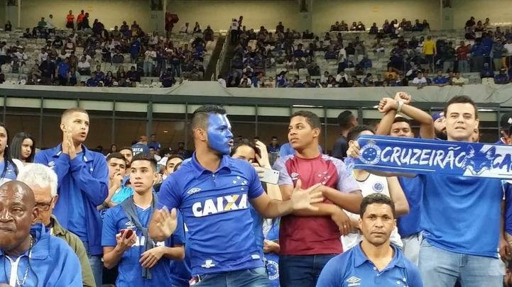Torcida do Cruzeiro durante a partida contra o Internacional, no Mineirão, pela semifinal da Copa do Brasil