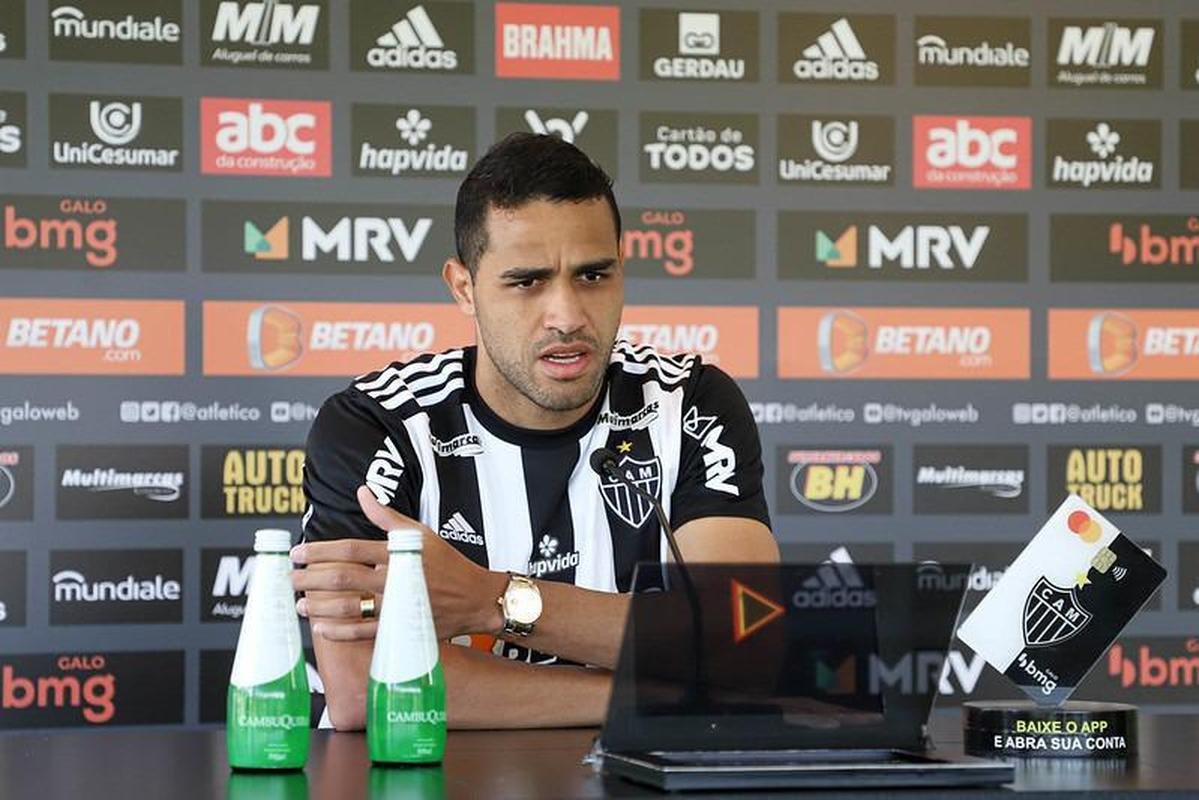 Sem clube desde que deixou o Shenzen FC, da China, atacante Alan Kardec assinou pelo Atltico em junho.