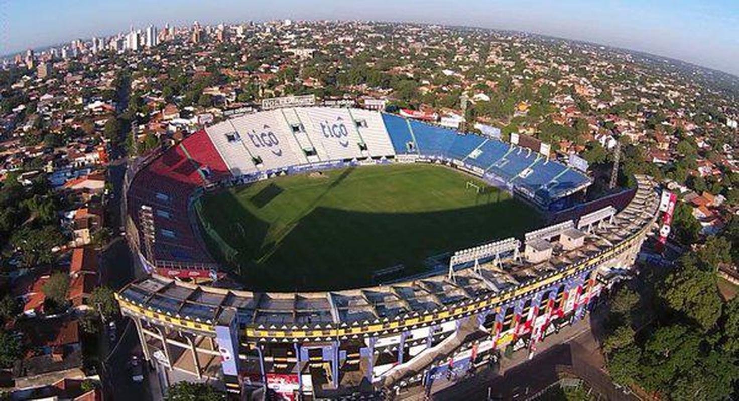Defensores del Chaco, casa do Guarani-PAR, comporta 42354 torcedores (Grupo B)