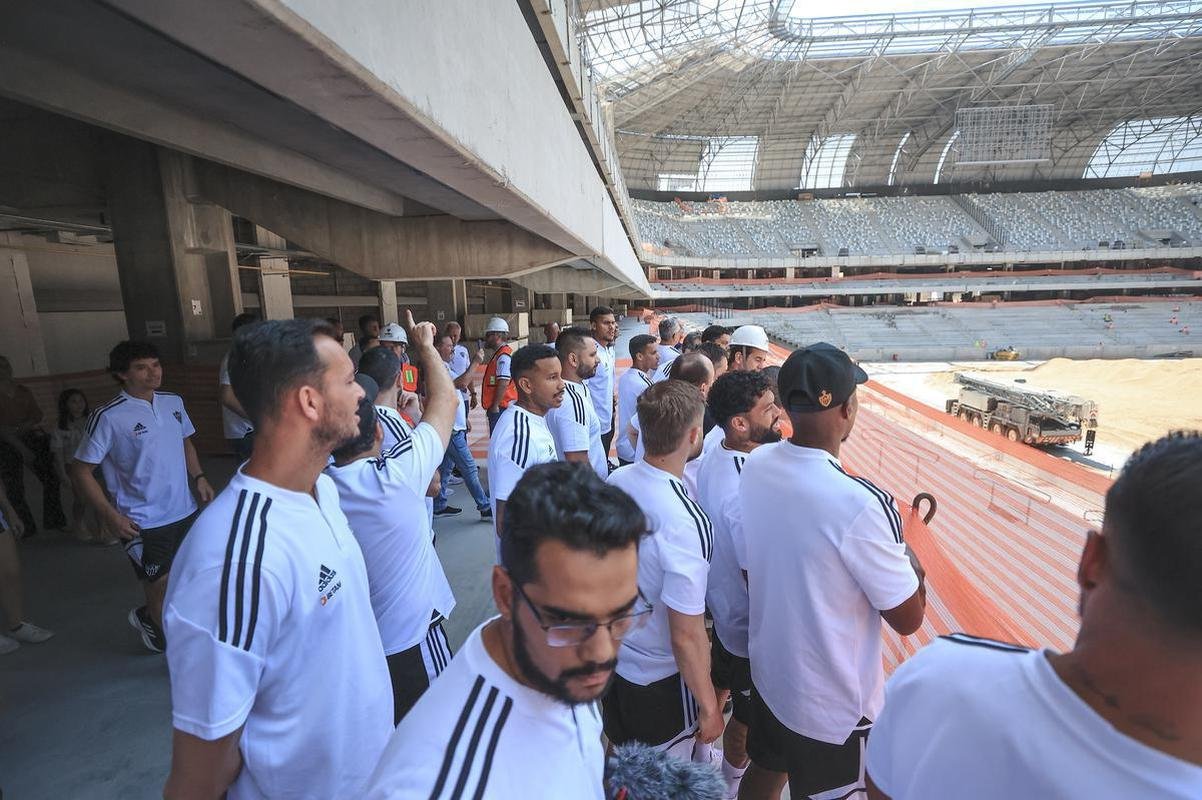 Na manh deste sbado (24/9), jogadores, comisso tcnica e diretoria do Atltico visitaram as obras da Arena MRV, futura casa do Galo.