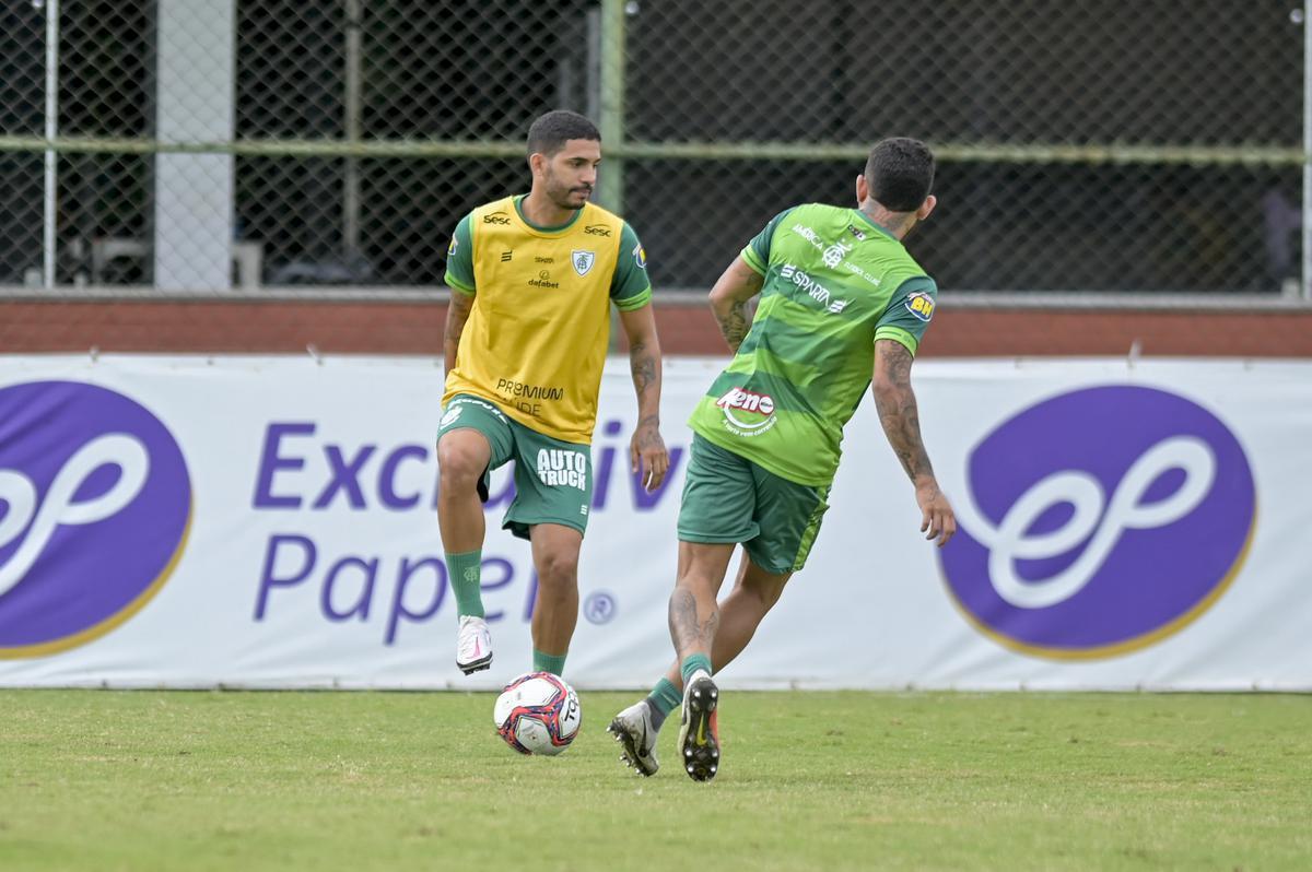O Amrica treinou nesta quarta-feira (10), no CT Lanna Drumond, em Belo Horizonte. A atividade visou o confronto contra a Caldense, pela 4 rodada do Campeonato Mineiro. A partida ser realizada no Estdio Independncia, s 21h do prximo sbado (13).