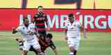 Rubro-negros e tricolores duelaram na Ilha do Retiro em partida que marcou o retorno do futebol em Pernambuco