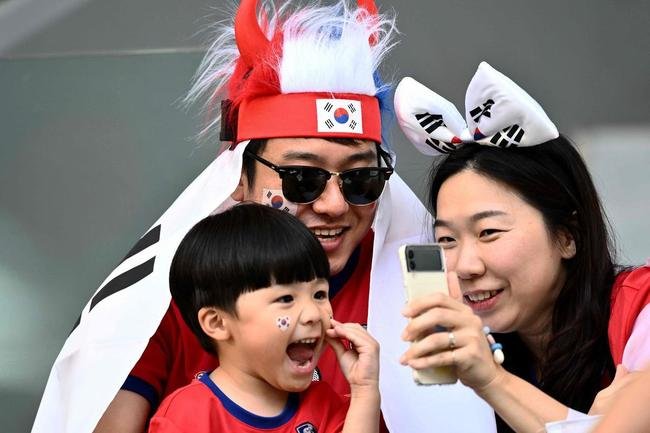 Torcedores de Uruguai e Coreia do Sul no Estdio Cidade da Educao, na partida pelo Grupo H da Copa do Mundo do Catar