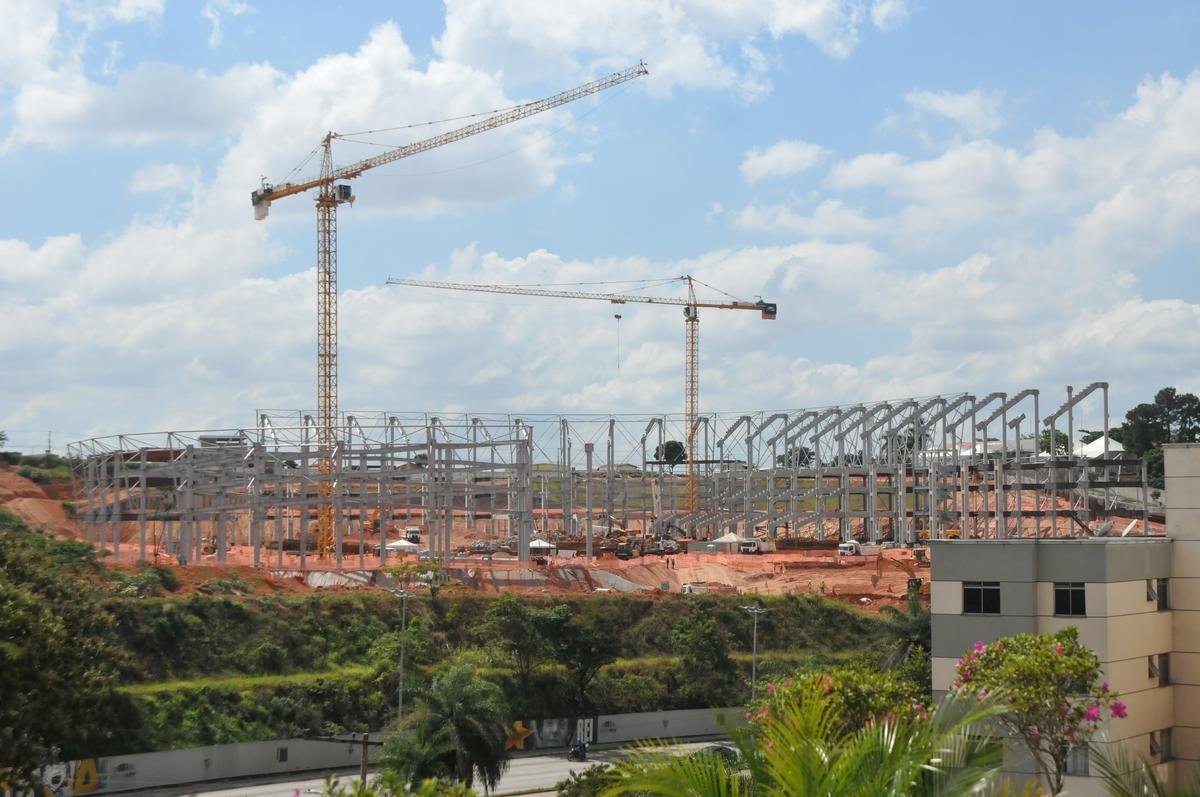 Arena MRV completa um ano de obras neste 20 de abril de 2021. Veja como est o andamento da construo do estdio do Atltico, que tem previso de ficar pronto em outubro de 2022. Sero 46 mil lugares, 2.333 vagas de estacionamento, 40 bares e 80 camarotes. O empreendimento fica no bairro Califrnia, em Belo Horizonte. (Fotos de Gladyston Rodrigues/EM/D. A Press)
