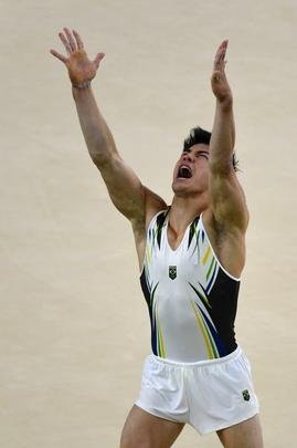 Nory ficou em terceiro e garantiu a medalha de bronze na prova de solo da ginstica