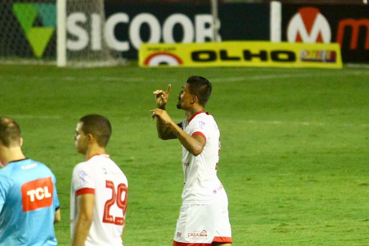 Nutico abriu o placar na segunda etapa com Kieza e quando a partida se encaminhava para mais uma vitria Timbu em seus domnios, a Chapecoense empatou aos 48 minutos do segundo tempo