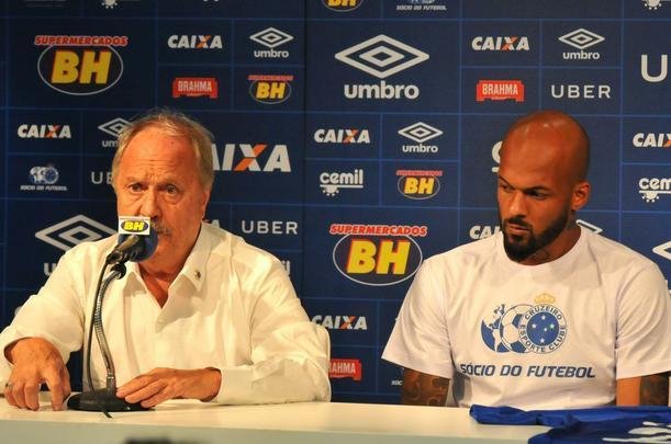 Fotos da apresentao do volante Bruno Silva no Cruzeiro (Ramon Lisboa/EM D.A Press)