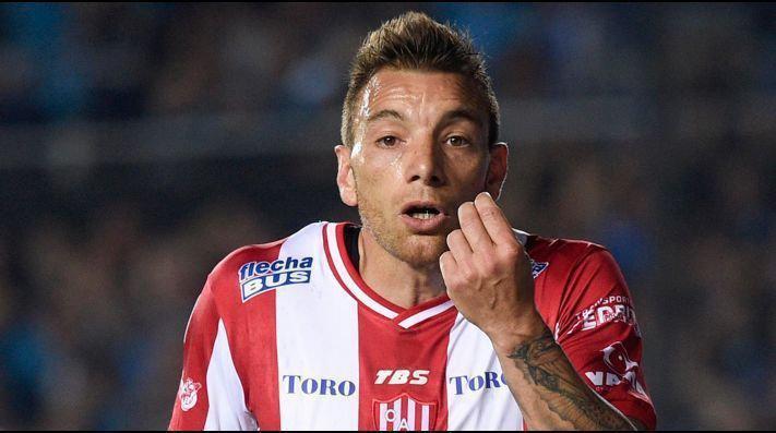 Jonathan Bottinelli - Defensor experiente, de 35 anos. Iniciou a carreira no San Lorenzo em 2002. Seis anos depois, foi negociado com a Sampdoria, que pagou 3,9 milhões de dólares. Em 2008, foi convocado pela Seleção Argentina para a partida contra o Brasil pelas Eliminatórias da Copa do Mundo de 2010. O jogo foi disputado no Mineirão, em Belo Horizonte, e ficou no 0 a 0. Ele ficou no banco e não entrou em campo. Foi convocado em outras oportunidades. Já passou por clubes tradicionais, como River Plate, Universidad Católica e León-MEX.