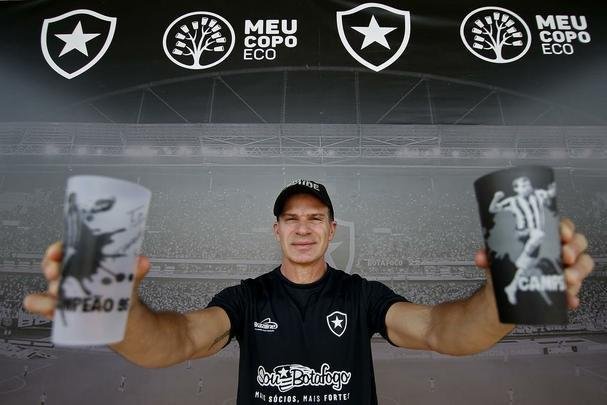 Fotos da vitória do Botafogo sobre o Atlético, por 2 a 1, no Engenhão, pela 18ª rodada do Brasileiro