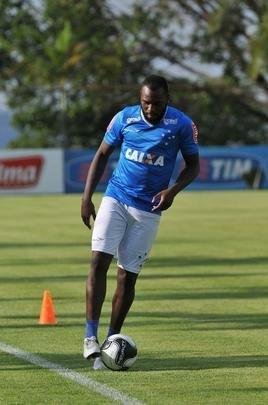 Lateral-direito Mayke e o zagueiro Manoel (foto) foram liberados pelo departamento mdico e iniciaram o processo de recuperao fsica no centro de treinamento cruzeirense.