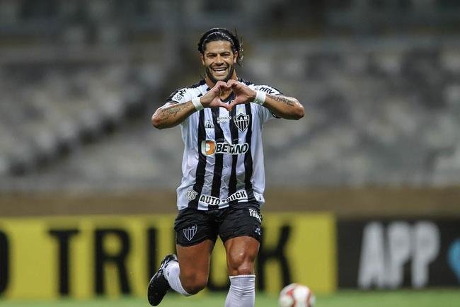 Hulk: 687 jogos e 361 gols
