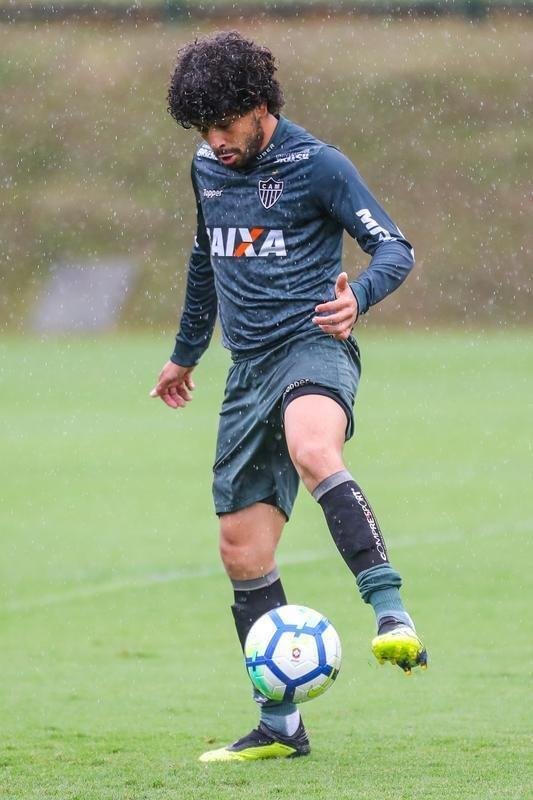 Atlético treinou sob chuva intensa na Cidade do Galo nesta quinta-feira à tarde