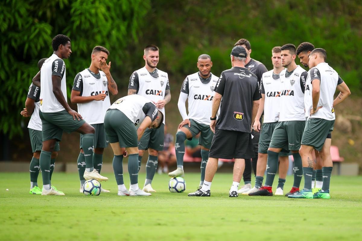 Veja, em fotos, como foi o primeiro treino de Levir Culpi nesta quinta passagem pelo Atltico