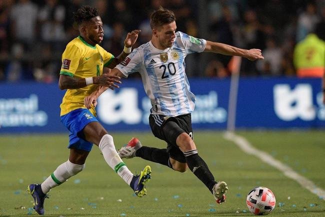 Sem Neymar, Brasil encarou a Argentina em clssico agitado pelas Eliminatrias