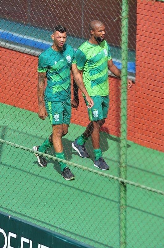 O Amrica se reapresentou nesta quinta-feira para a prxima temporada. Alm de j contar com os reforos, o Coelho mostrou o novo uniforme de treino, da Sparta, marca-prpria do clube