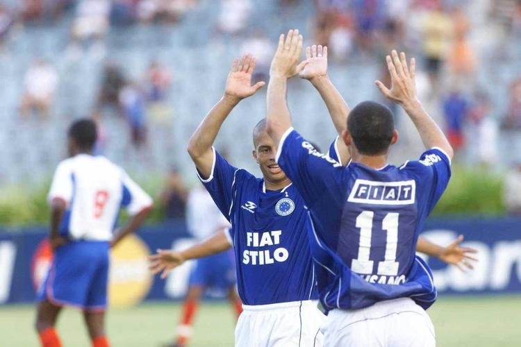 Imagens do meia Alex, campeo da Trplice Coroa com a camisa do Cruzeiro