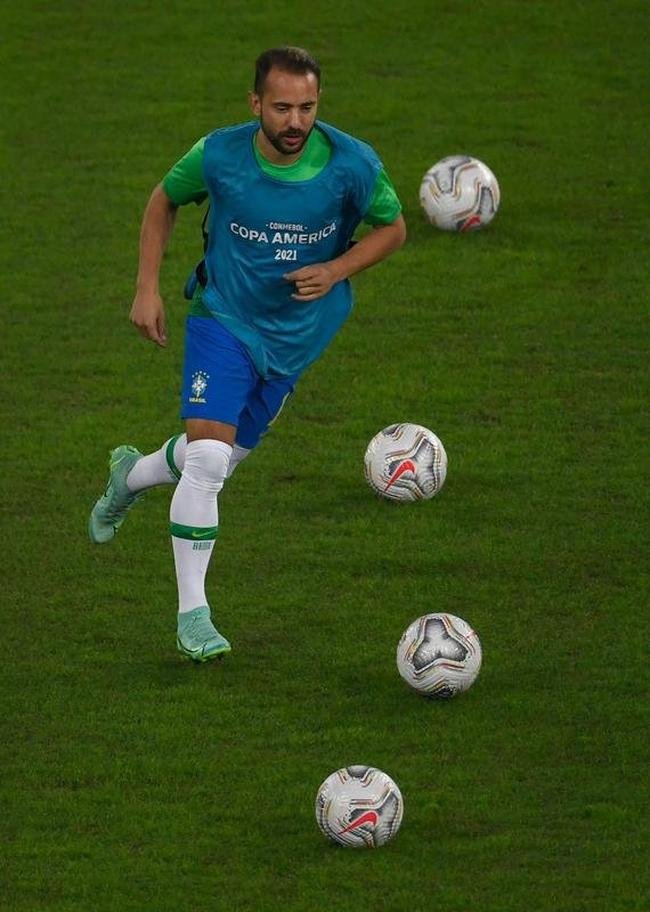 Brasil e Colmbia se enfrentaram no Estdio Nilton Santos, pelo Grupo B da Copa Amrica 