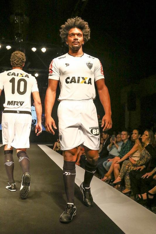 Uniforme nmero 2 do Atltico para a temporada 2016