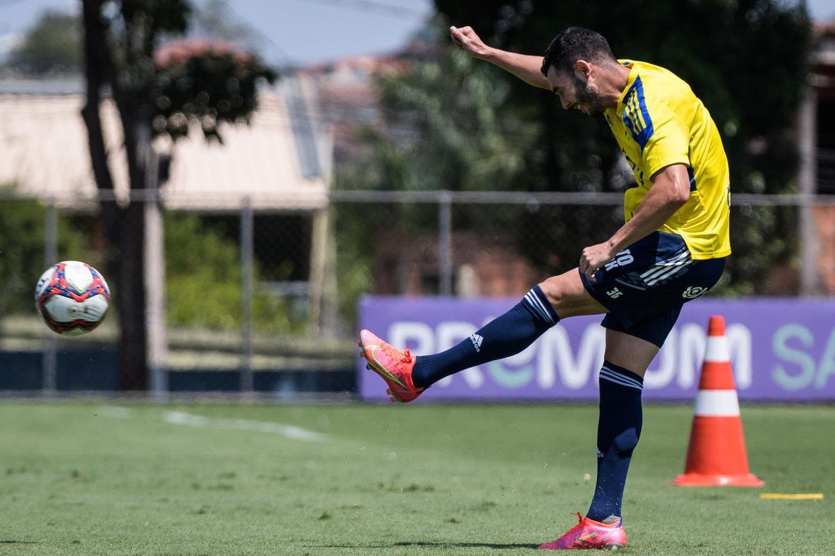 Treino acometeu em clima de descontrao no fechamento da preparao para o jogo deste domingo  